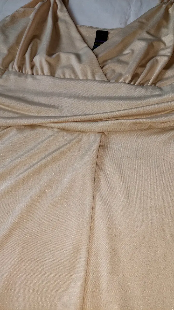 Vestido beige con brillo elegante para mujer - 2