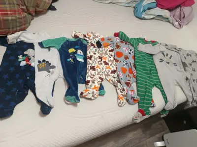 Lote de pijamas y conjuntos para bebé - miniatura 1