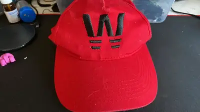 Gorra roja con logo bordado de Super Campeónes - miniatura 1