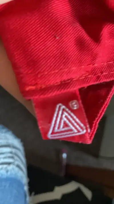 Gorra roja con logo bordado de Super Campeónes - miniatura 2