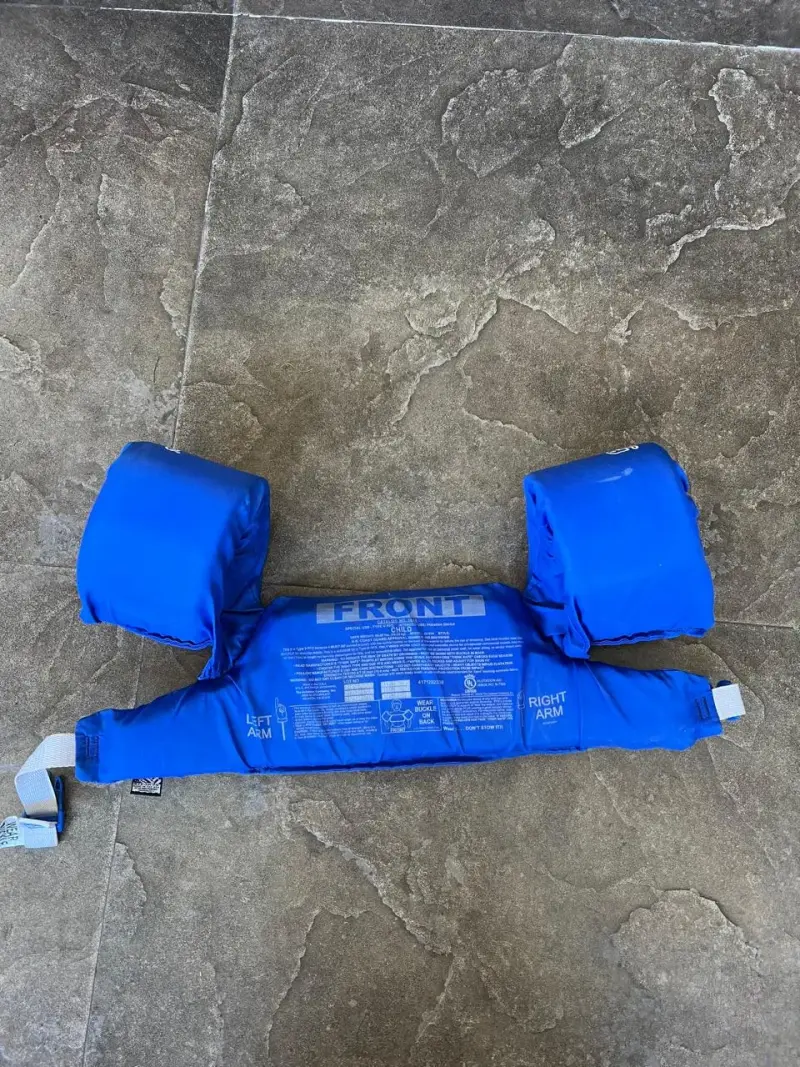 Chaleco flotador infantil azul con diseño de tiburón - 2