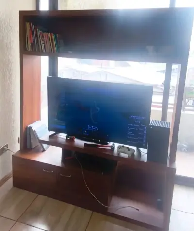 Mueble de Entretenimiento de Madera con Estantes - miniatura 1