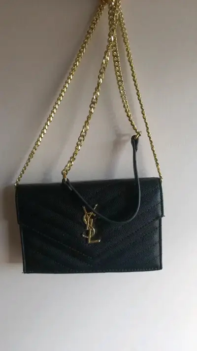 Cartera negra con cadena dorada YSL - miniatura 2