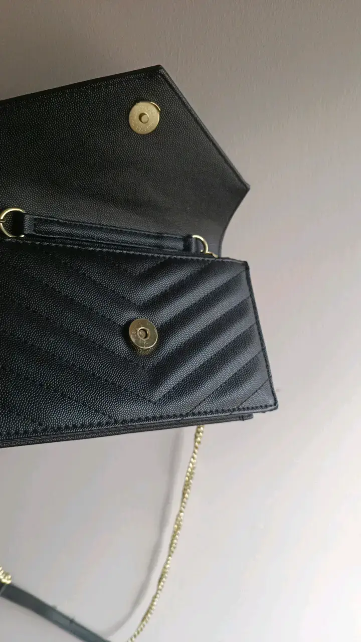 Cartera negra con cadena dorada YSL - 3