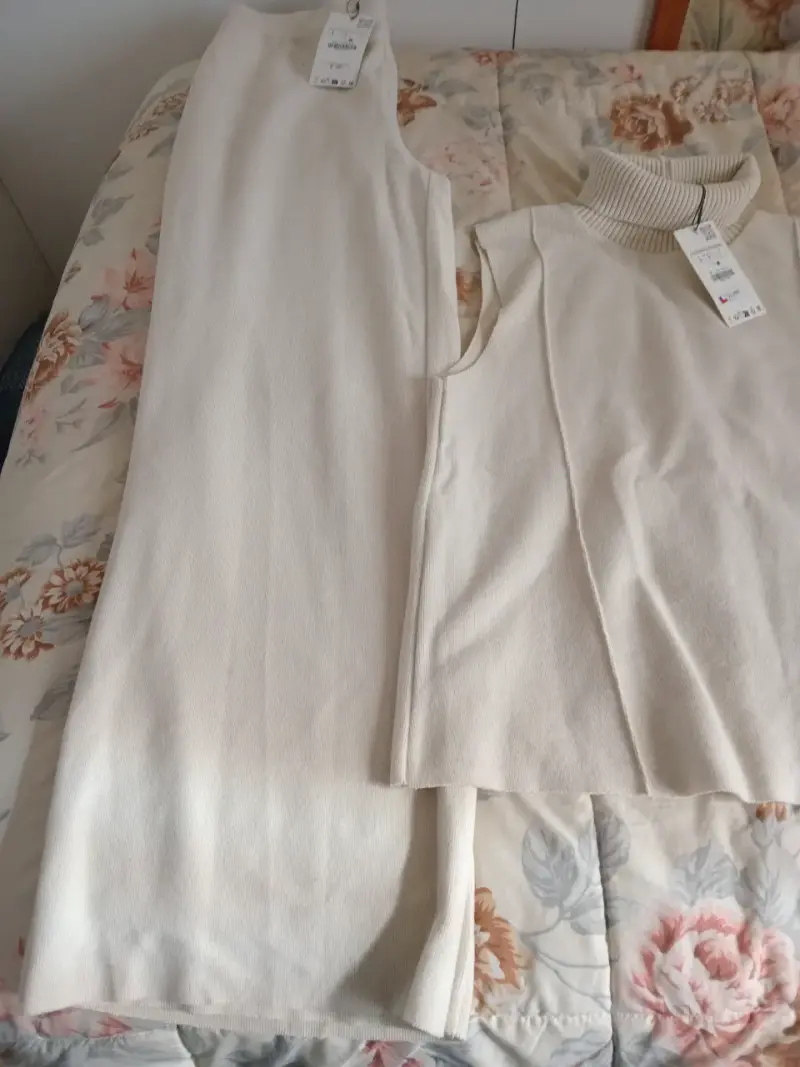 Conjunto de pantalón y chaleco sin mangas beige - 1