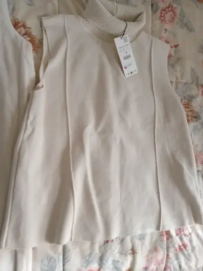 Conjunto de pantalón y chaleco sin mangas beige - miniatura 2