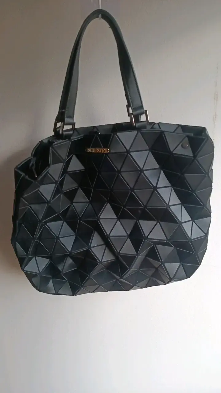 Bolso geométrico negro moderno - 2