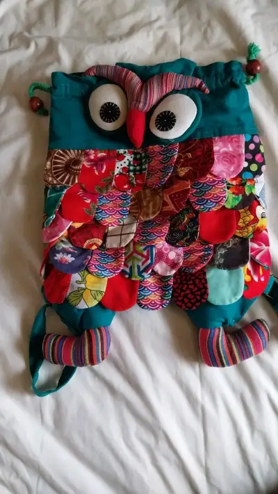 Mochila infantil búho multicolor hecha a mano - miniatura 1