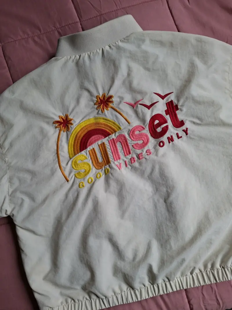 Cortaviento blanco con diseño Sunset - 2