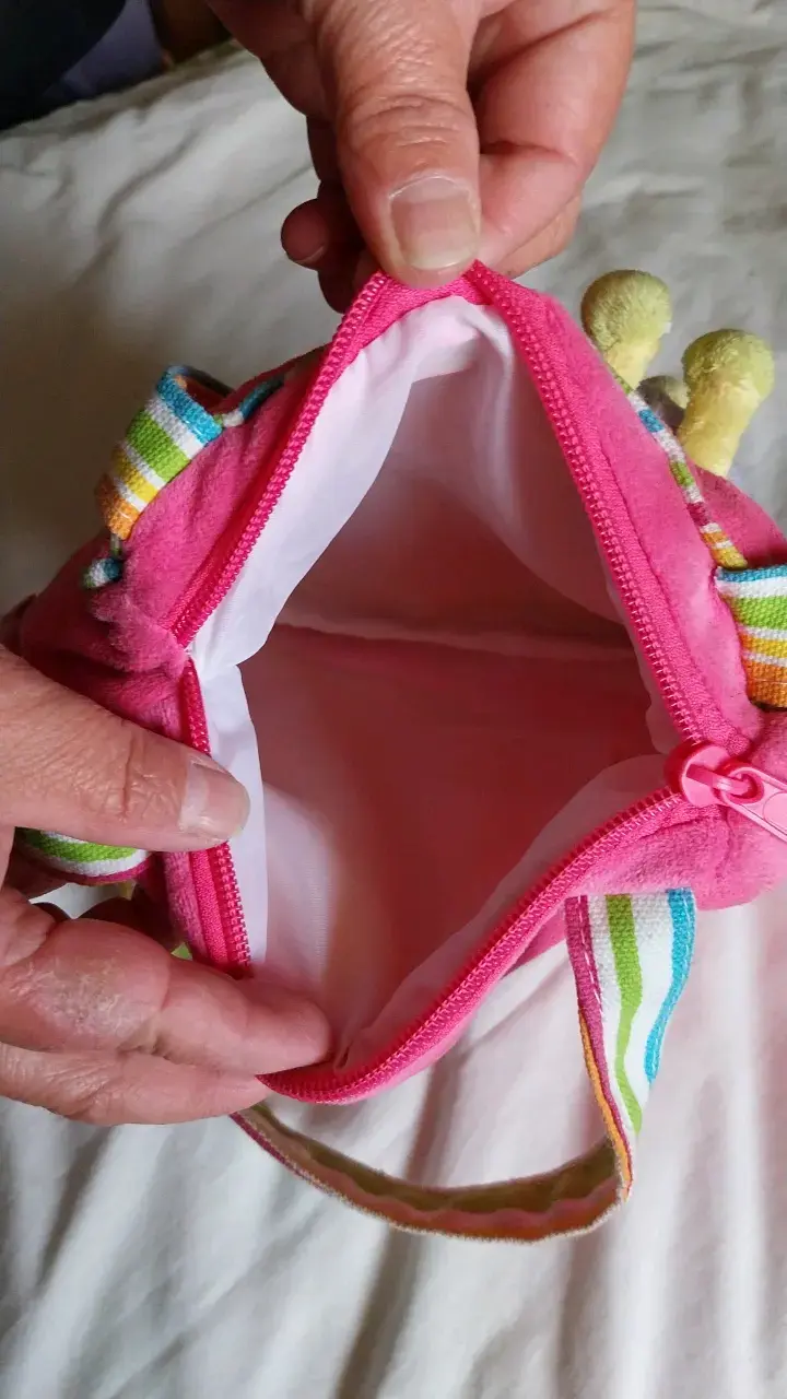Bolso infantil de peluche rosa con caracol - 3