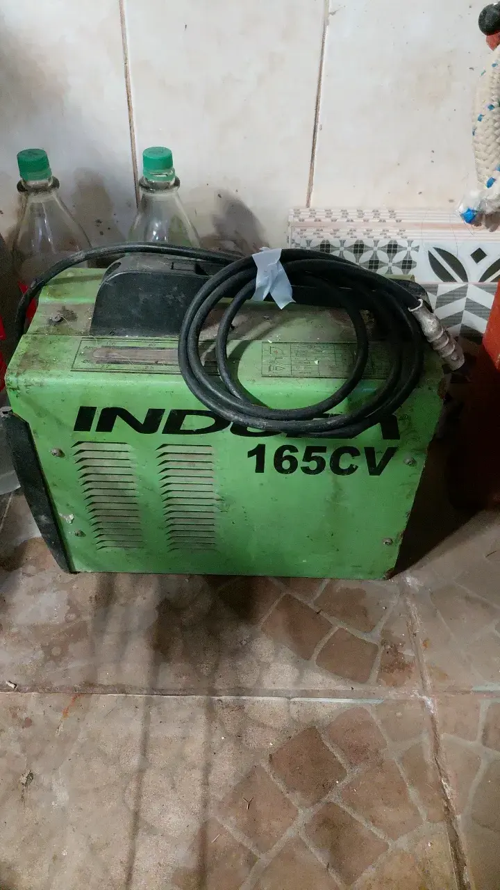 Soldadora Indura 165CV en buen estado - 1