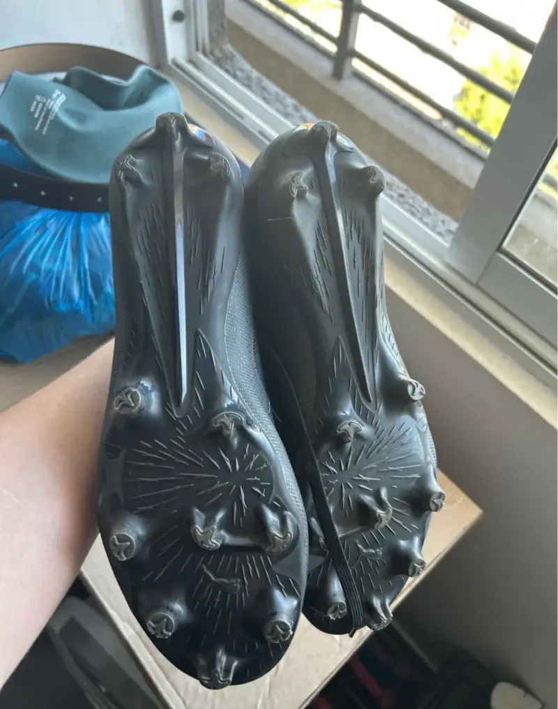 Zapatos de fútbol Puma negros con tacos - 3