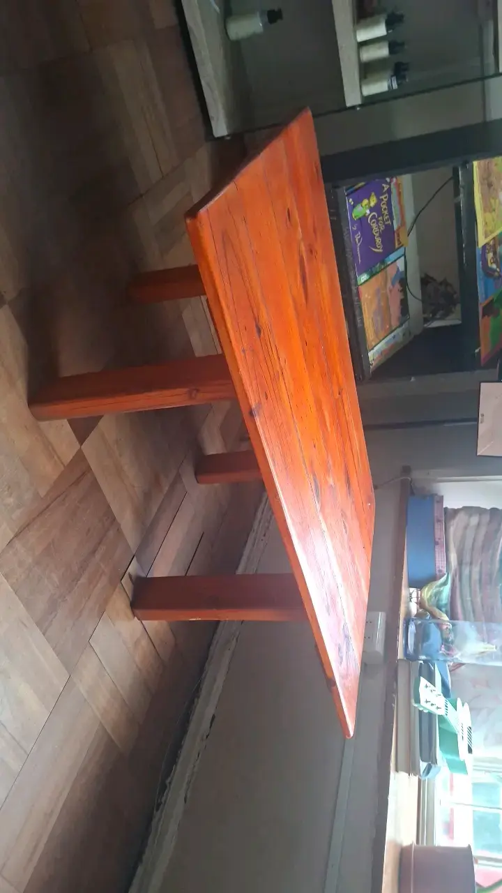 Mesa de madera rústica para comedor - 1