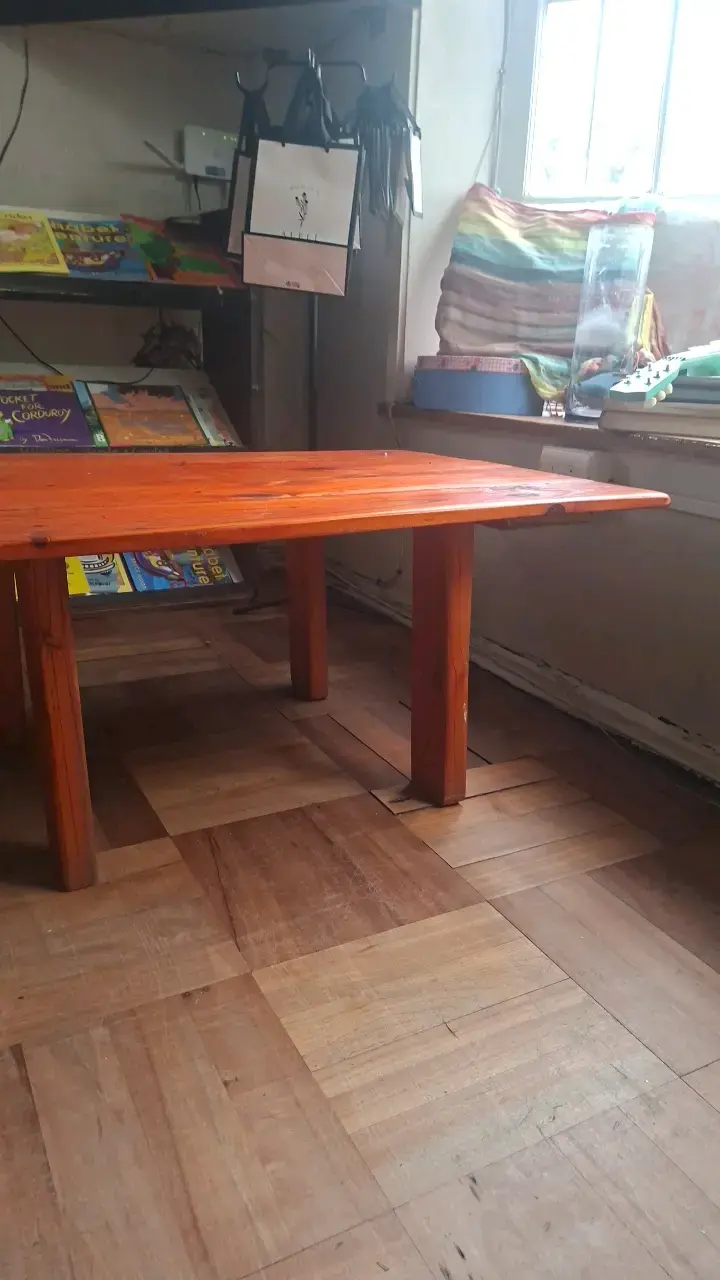Mesa de madera rústica para comedor - 2