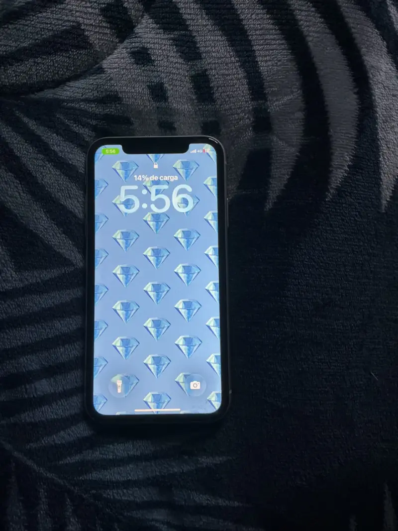 iPhone 11 blanco en buen estado - 2