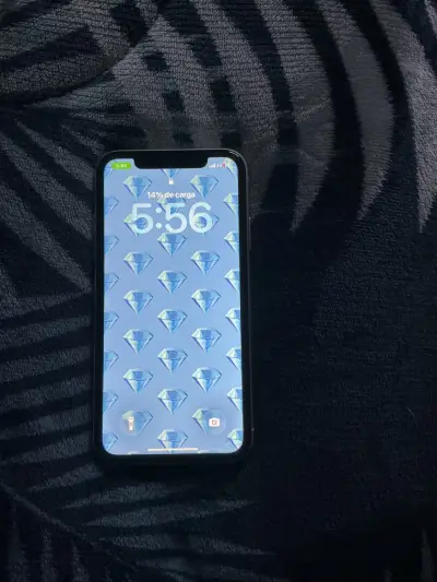 iPhone 11 blanco en buen estado - miniatura 2