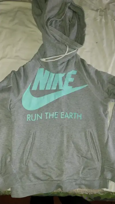 Polerón Nike gris con capucha - miniatura 1