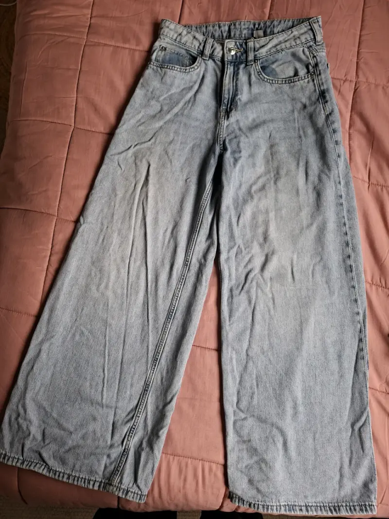 Jeans anchos de mezclilla azul claro