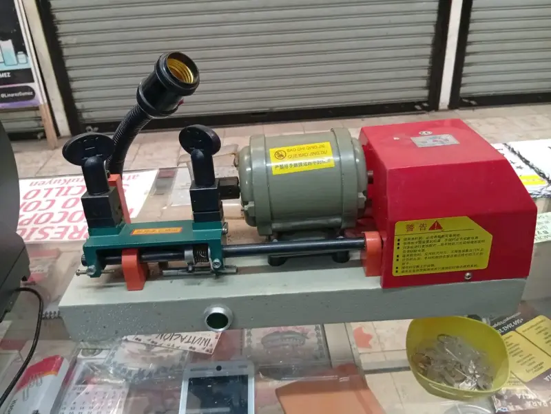 Máquina duplicadora de llaves profesional - 3