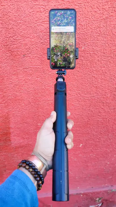 Trípode selfie stick con soporte para smartphone - miniatura 1