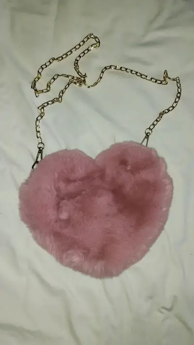 Bolso de peluche en forma de corazón rosa - miniatura 1