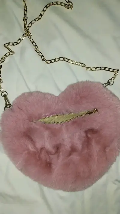 Bolso de peluche en forma de corazón rosa - miniatura 2