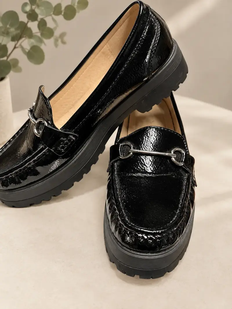 Mocasines negros de charol para mujer - 1