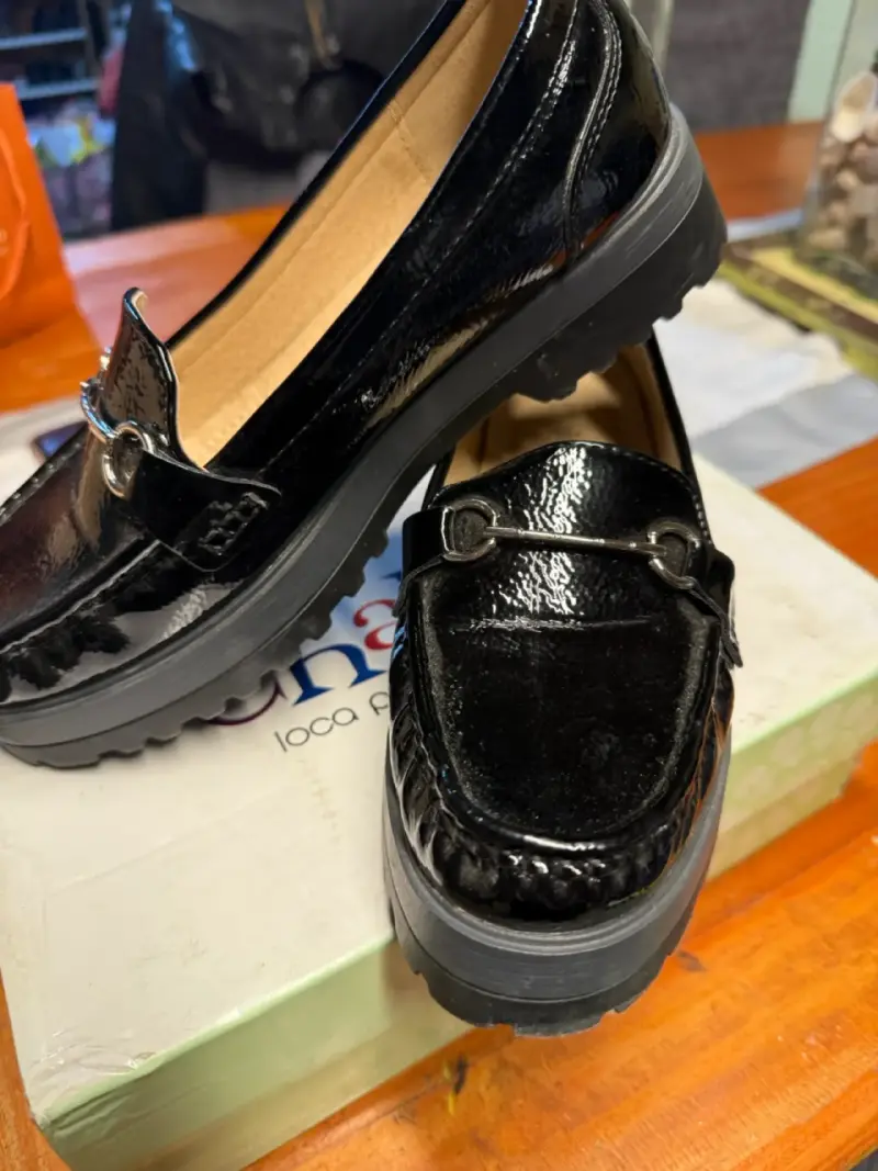 Mocasines negros de charol para mujer - 3
