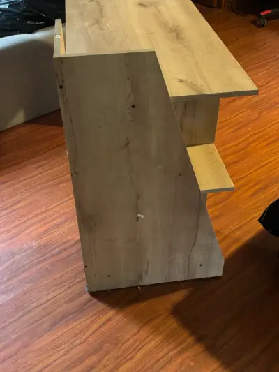 Escritorio de madera con estantes integrados - miniatura 4
