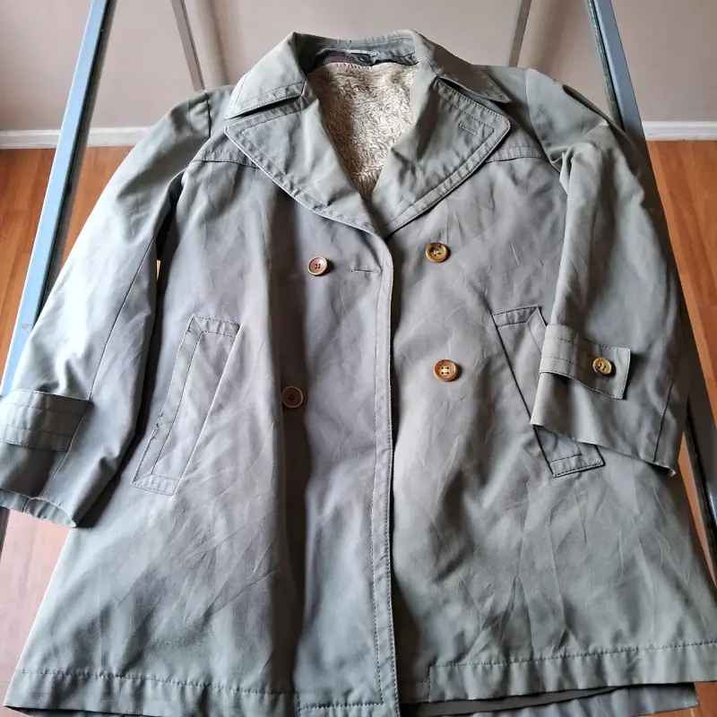 Chaqueta verde grisáceo con forro interior - 2