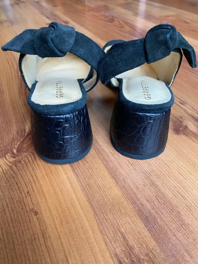 Zapatos de tacón bajo negros con lazo Geppetta - 4