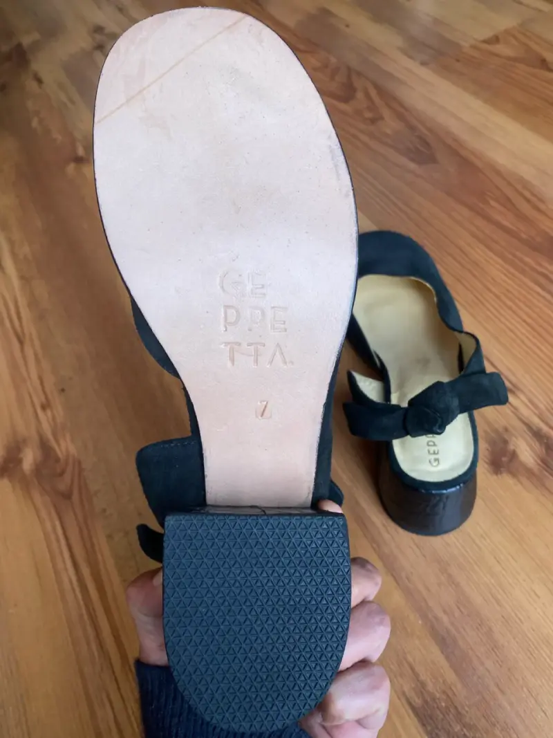 Zapatos de tacón bajo negros con lazo Geppetta - 5