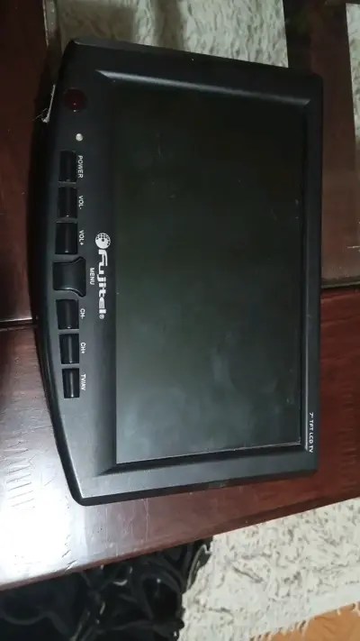 Televisor portátil Fujitel 7 pulgadas TFT LCD - miniatura 1