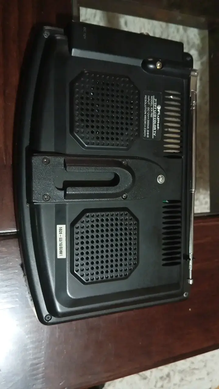 Televisor portátil Fujitel 7 pulgadas TFT LCD - 2