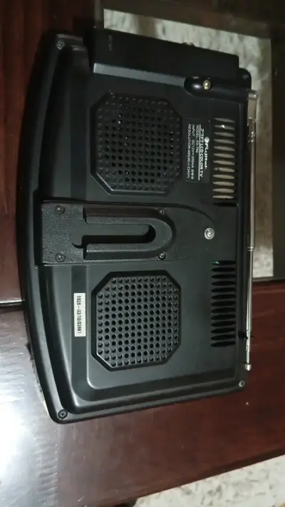 Televisor portátil Fujitel 7 pulgadas TFT LCD - miniatura 2