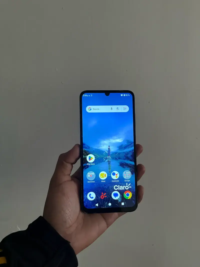 Smartphone ZTE con triple cámara trasera - 4