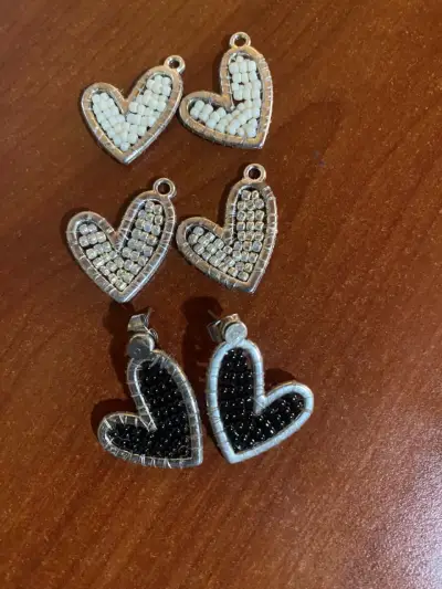 Set de aros  corazón con mostacillas tejidas - miniatura 1