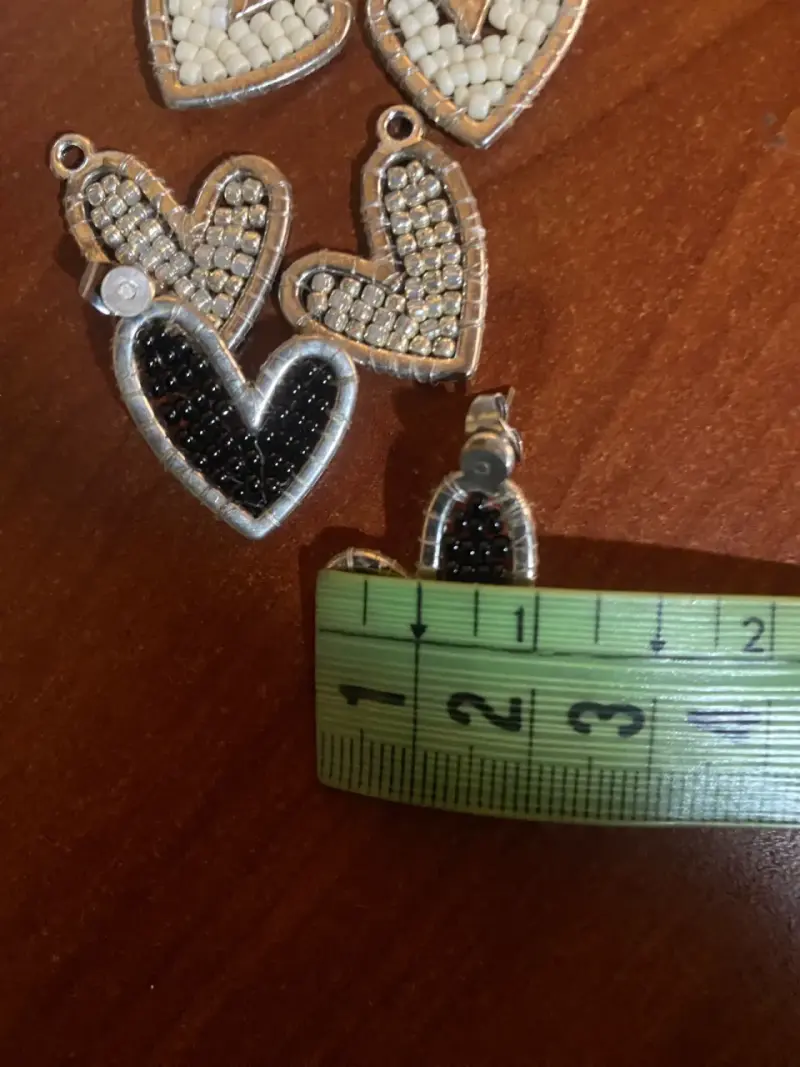 Set de aros  corazón con mostacillas tejidas - 3