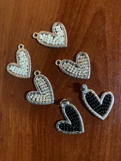 Set de aros  corazón con mostacillas tejidas - miniatura 4