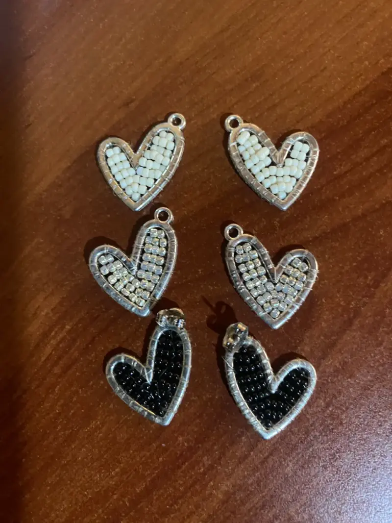 Set de aros  corazón con mostacillas tejidas - 5