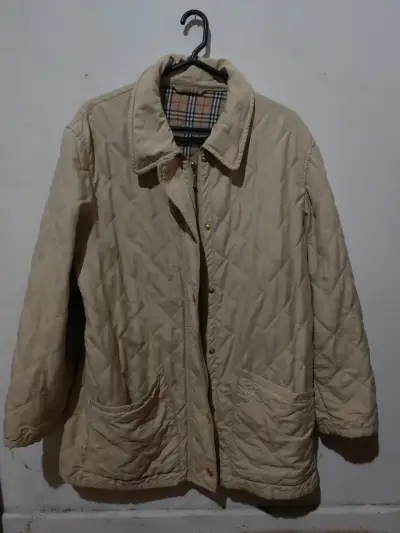 Chaqueta acolchada beige con forro a cuadros - miniatura 2