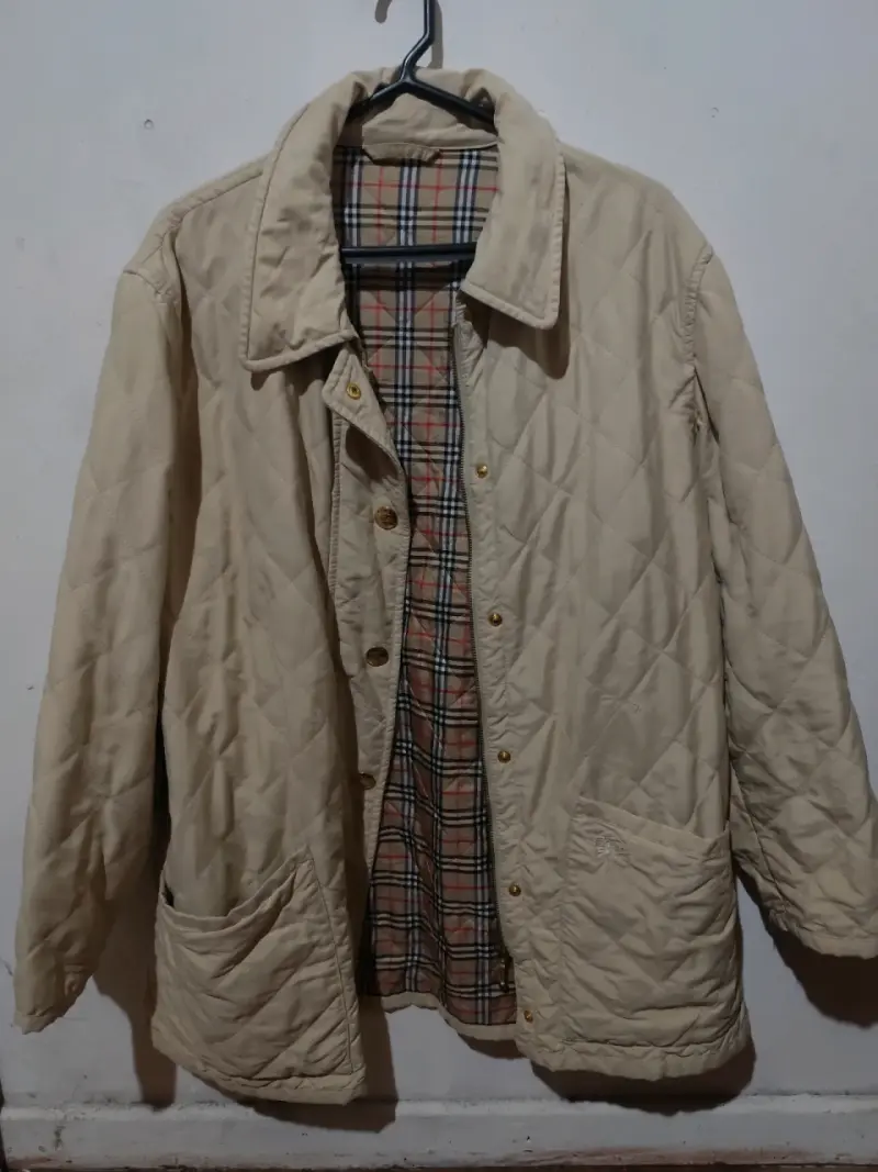 Chaqueta acolchada beige con forro a cuadros - 3