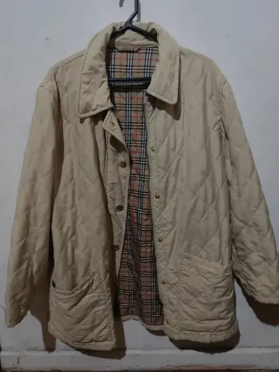 Chaqueta acolchada beige con forro a cuadros - miniatura 3