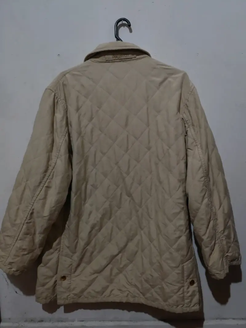 Chaqueta acolchada beige con forro a cuadros - 4
