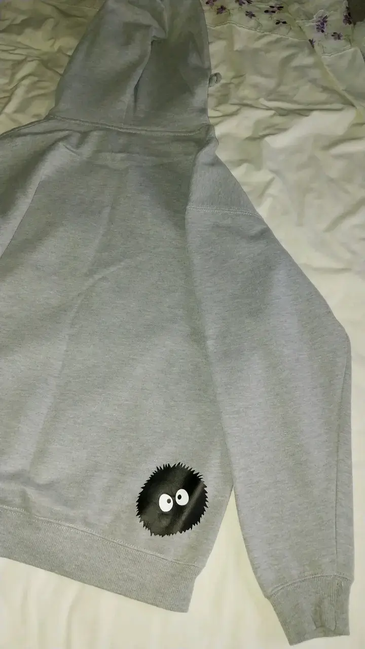 Polerón gris con diseño de Totoro - 2