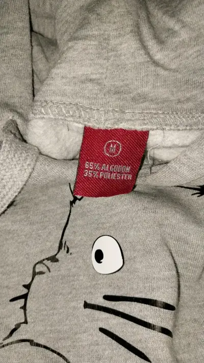 Polerón gris con diseño de Totoro - miniatura 3