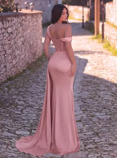 Vestido de noche largo rosa con abertura lateral - miniatura 2