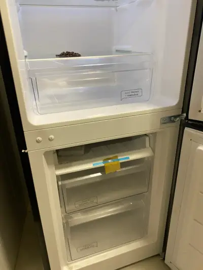 Refrigerador compacto con puerta de vidrio - miniatura 2