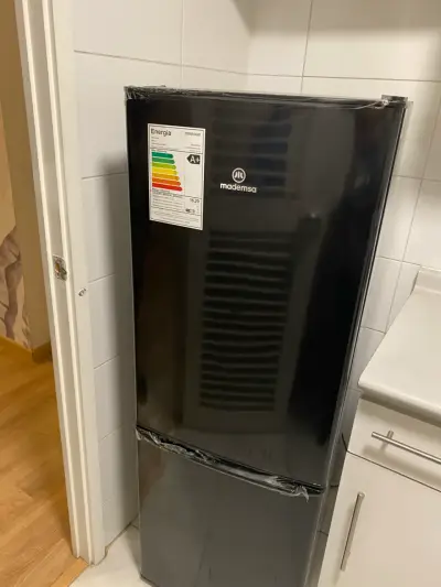 Refrigerador compacto con puerta de vidrio - miniatura 5