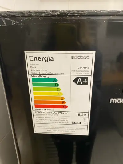 Refrigerador compacto con puerta de vidrio - miniatura 6